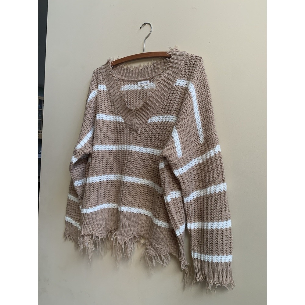 Main Strip Women's Pullover Sweater Size Small 100% ACRYLIC Light weight.